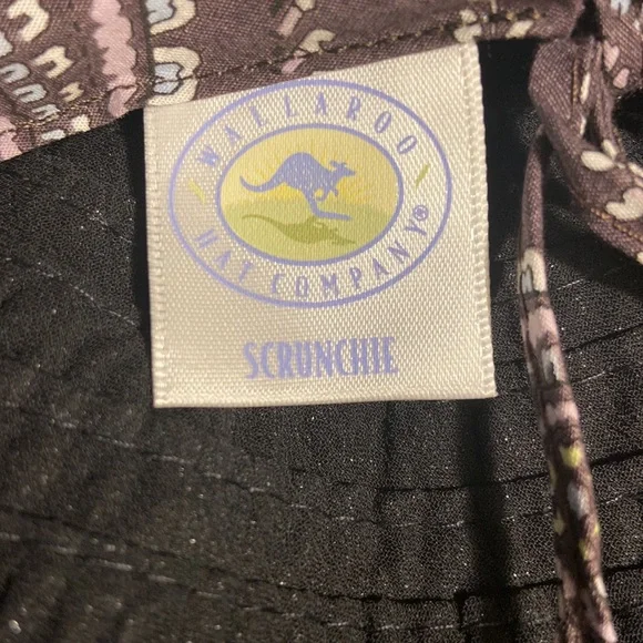 Walleroo Black Packable Scrunchie Wide Brim Adjustable Hat. - Picture 3 of 5